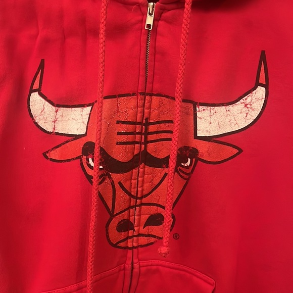 Chicago Bulls Hooded Sweatshirt - Picture 2 of 5